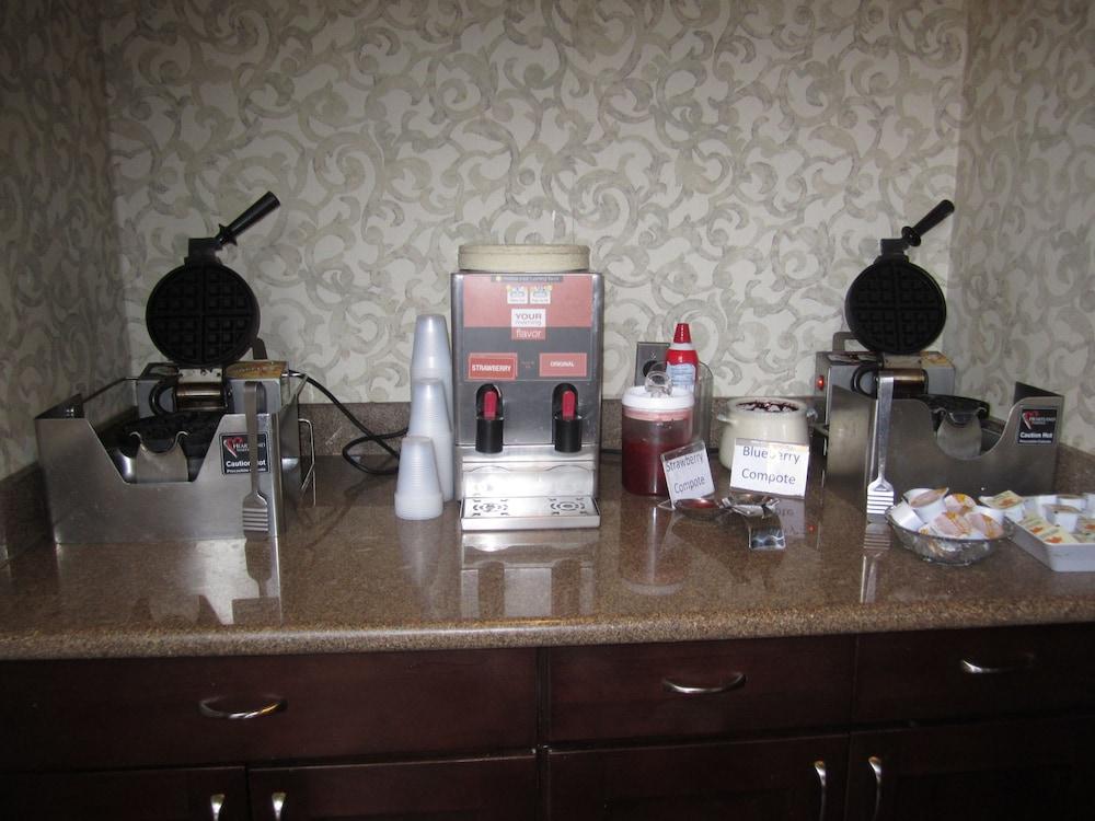 Best Western Plus The Inn & Suites At The Falls Poughkeepsie Luaran gambar