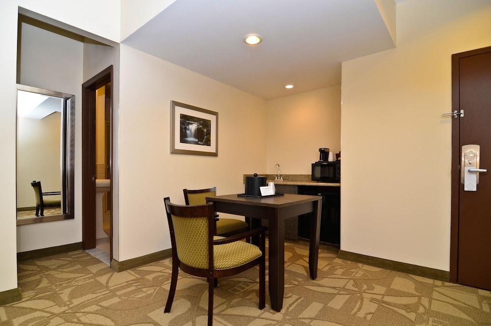 Best Western Plus The Inn & Suites At The Falls Poughkeepsie Luaran gambar