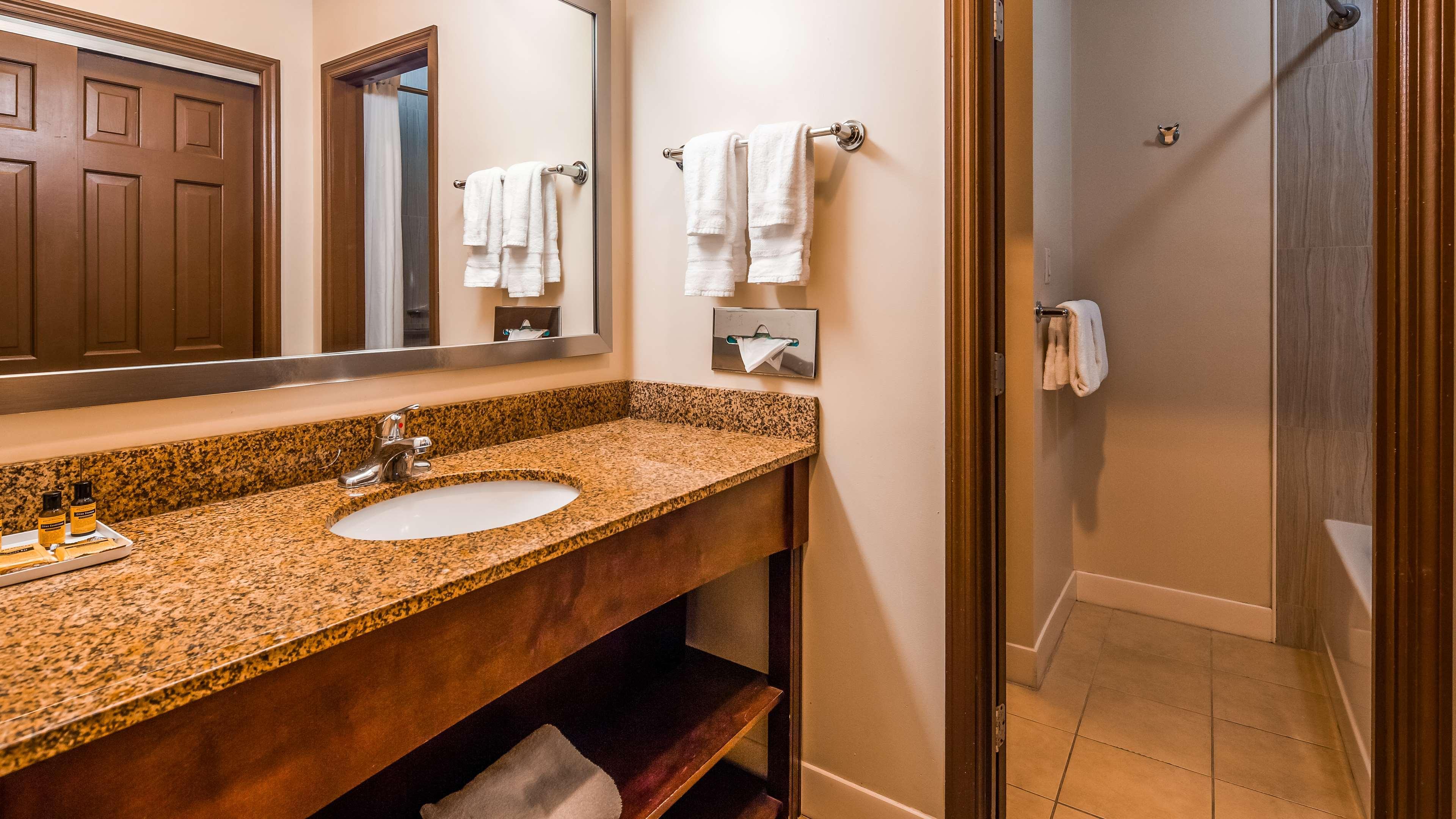 Best Western Plus The Inn & Suites At The Falls Poughkeepsie Luaran gambar