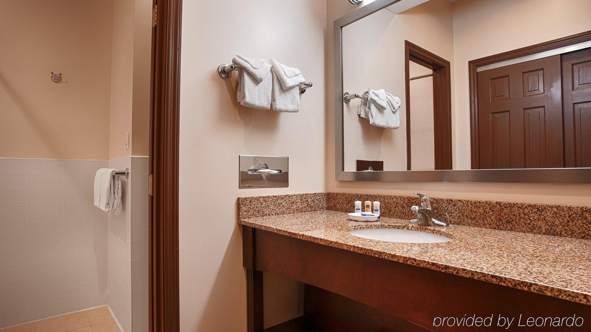 Best Western Plus The Inn & Suites At The Falls Poughkeepsie Luaran gambar